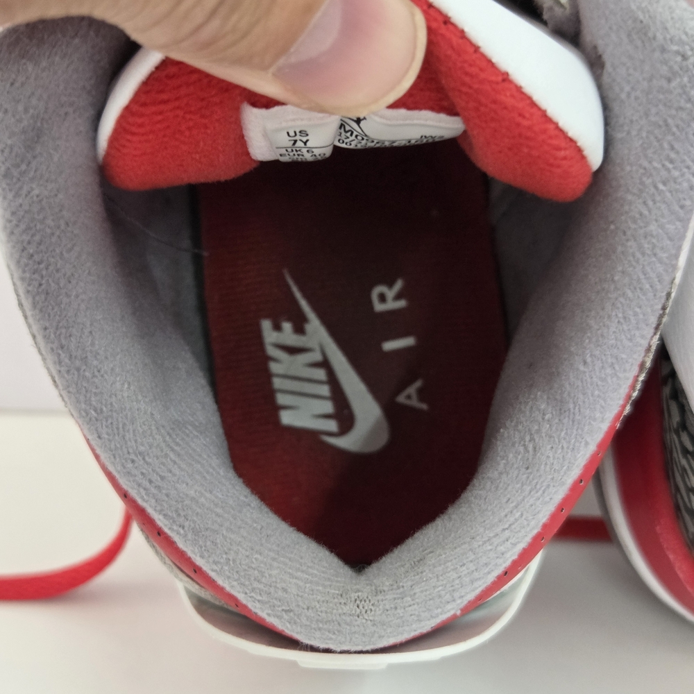 Jordan 3 Retro Mid Fire Red DM0967-160 Size 7Y Or Womens 8.5 - Picture 8 of 9